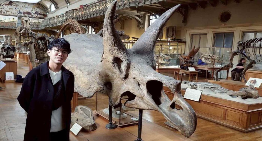 Seishiro-Tada-with-fossilized-Triceratops-skull-in-museum-SWNS.jpg